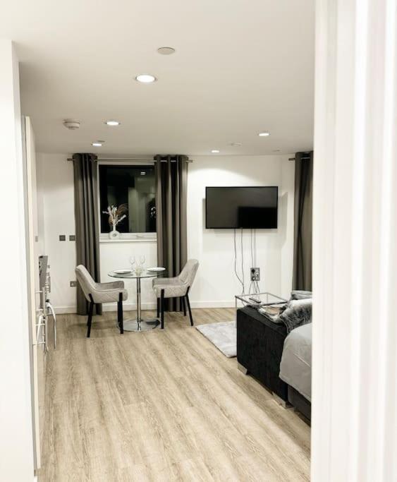 Mediacity Studio Apartment Salford-Quays Манчестер Экстерьер фото