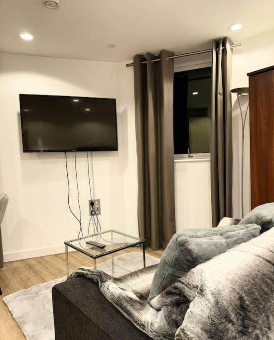 Mediacity Studio Apartment Salford-Quays Манчестер Экстерьер фото